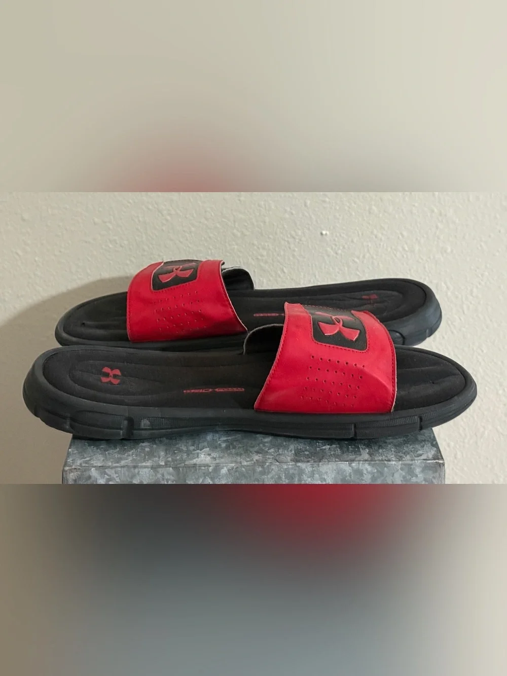Under Armour Black and Red Adjustable Slide Sandals, Size 12
